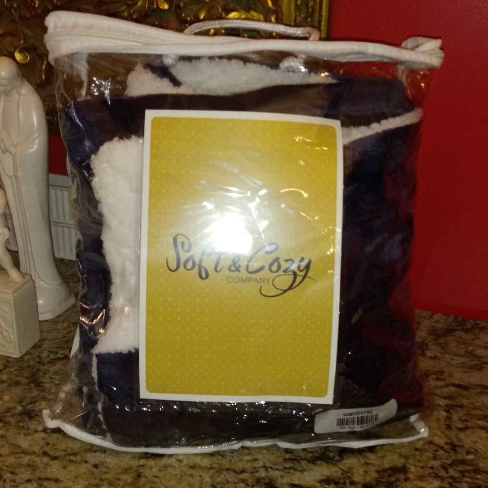 1118 Soft & Cozy Plush Reverse Sherpa Throw